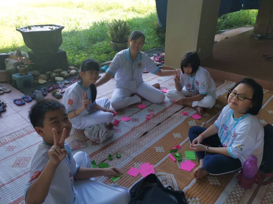 2019 Kaṭhina Celebration: Paper Lotus & Candle Crafting by Children & Youth Dhamma Class - Image 2