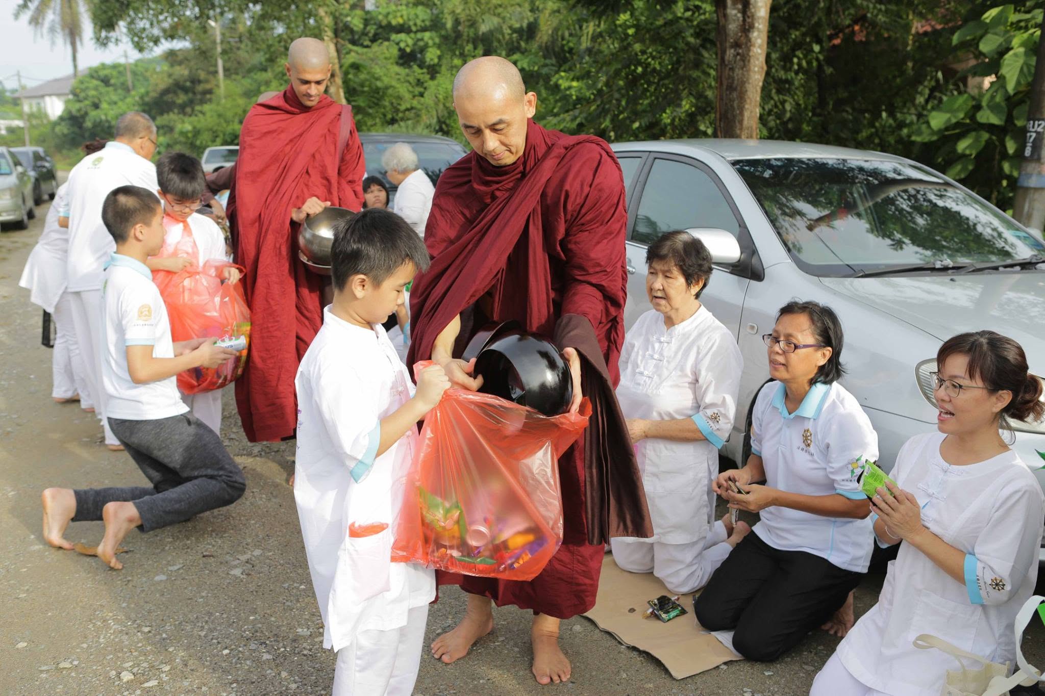 2018 Vesākha Pūjā Day & Eve Retreat - Image 12