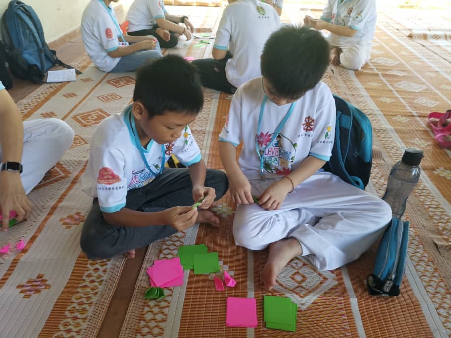 2019 Kaṭhina Celebration: Paper Lotus & Candle Crafting by Children & Youth Dhamma Class - Image 7