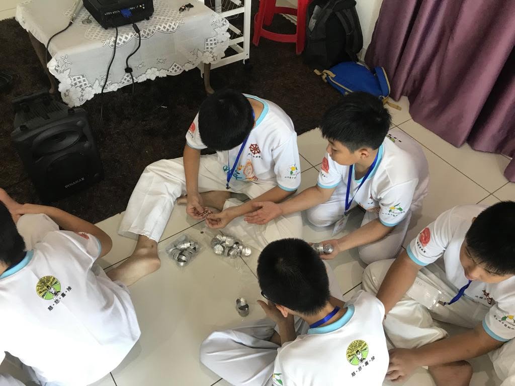 2019 Kaṭhina Celebration: Paper Lotus & Candle Crafting by Children & Youth Dhamma Class - Image 12