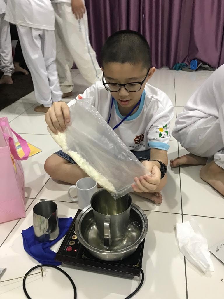 2019 Kaṭhina Celebration: Paper Lotus & Candle Crafting by Children & Youth Dhamma Class - Image 14