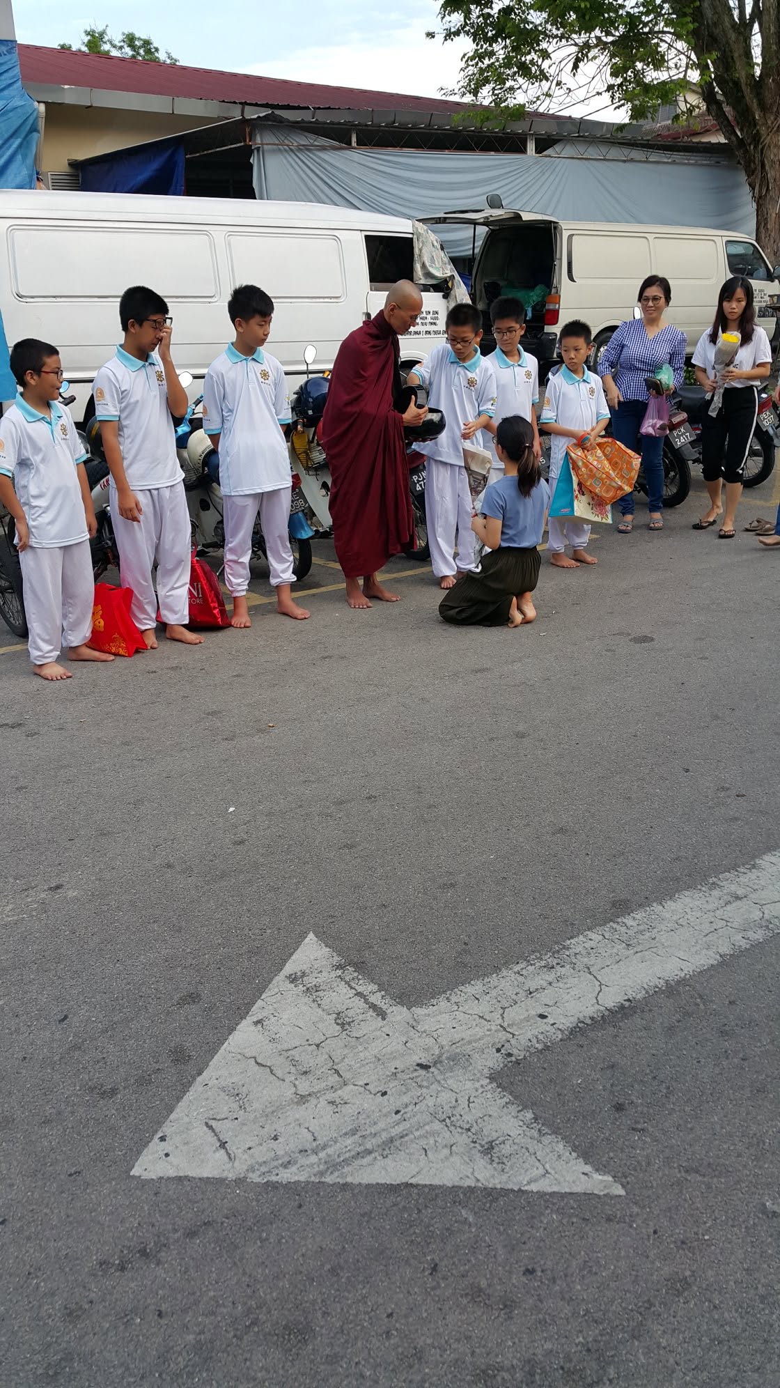 2019 Penang · Bukit Mertajam — Young Volunteers Serve the Saṅgha in Alms-round & Dhamma Propagation - Image 3