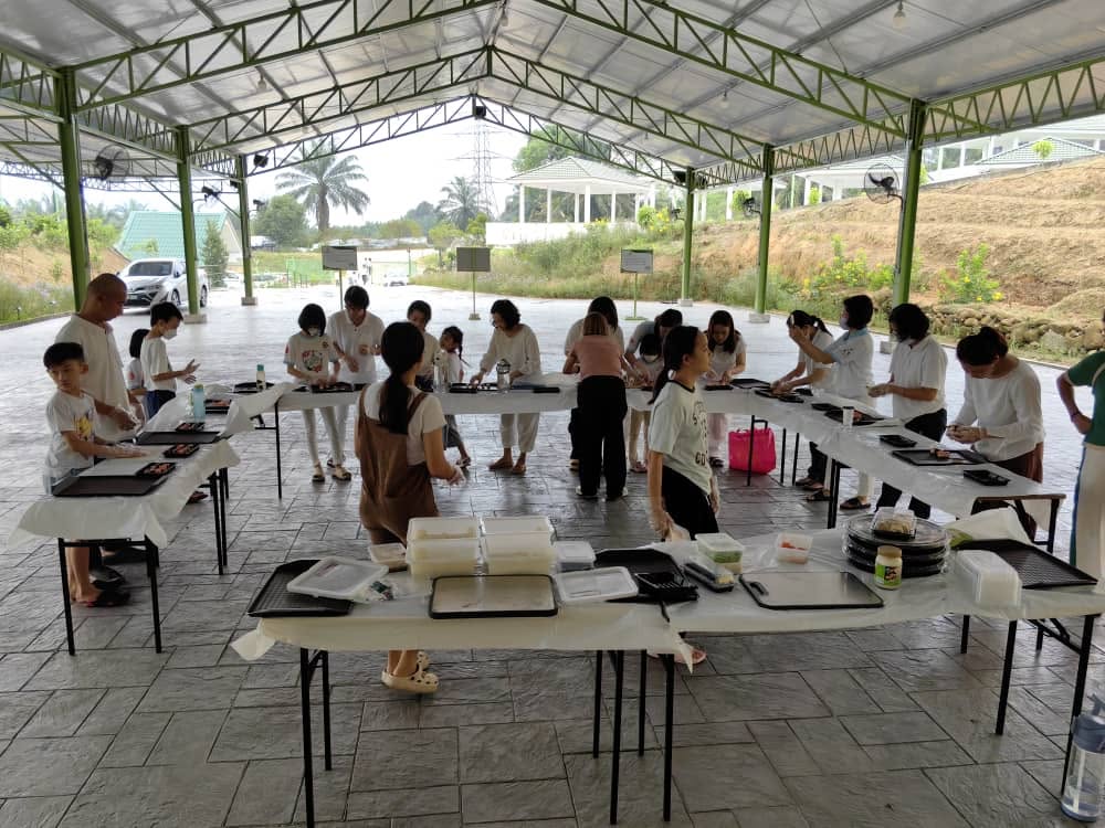 Saṅgha Honor Day – Parent-Child Handmade Sushi Offering to the Saṅgha - Image 10